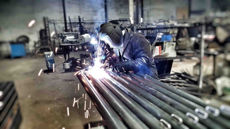 Какие материалы используют при изготовлении уличного спортивного оборудования в Сыктывкаре?